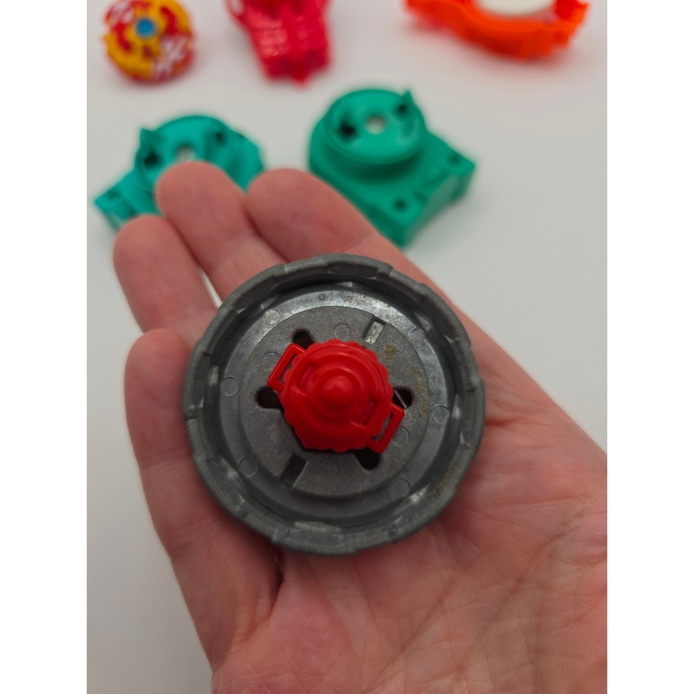 Hasbro Beyblade 6pc Lot  (1) Metal Fusion Ray Gil Burst Top & 4 Launchers Mixed - Picture 5 of 8